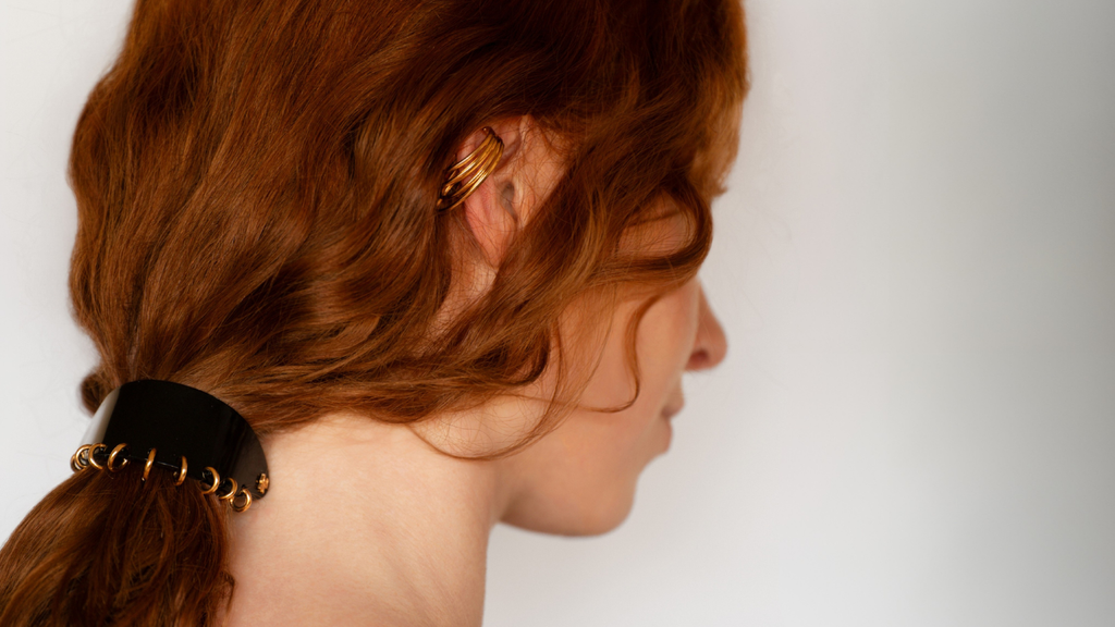 Coiffure chic en queue de cheval avec une barrette à cheveux de luxe Mauliébris Paris