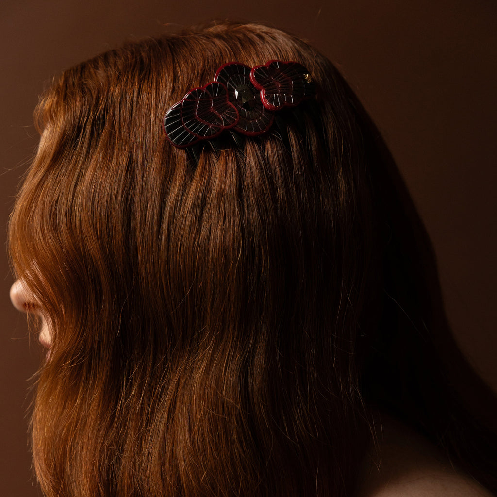 Peigne à cheveux motif lace confectionné par des artisans français luxe couleur noir et rouge