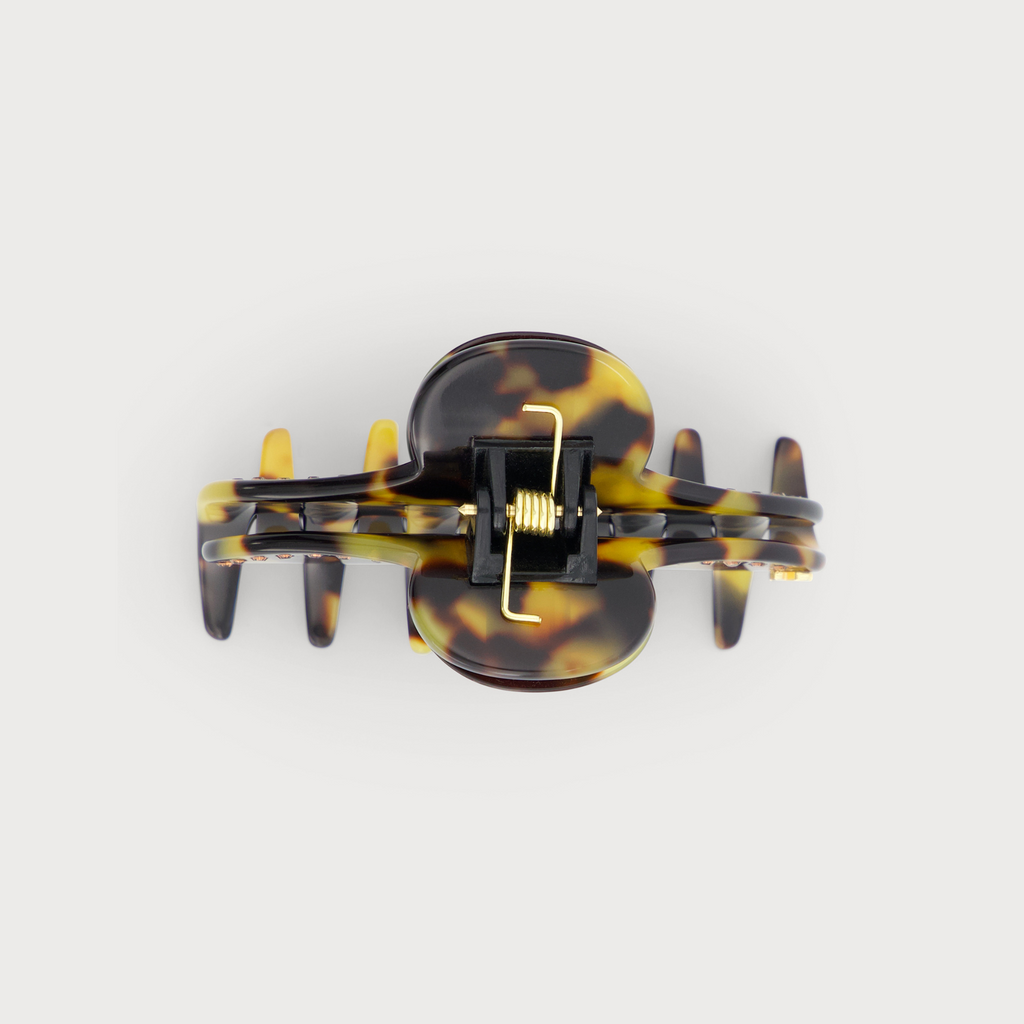 Pince S accessoire de cheveux confectionnée en France auprès d'artisans luxe finitions Knot vue de profil couleur Ecaille de tortue