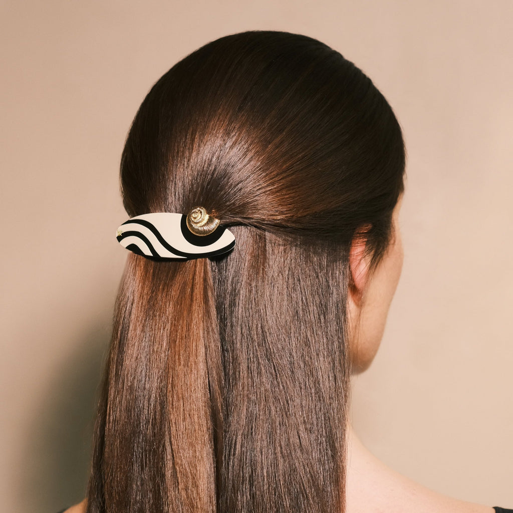 barrette ovale shell accessoire cheveux luxe  coiffure élégante demi queue
