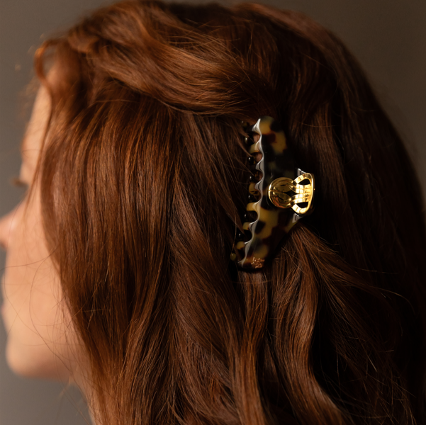 coiffure chic de soirée avec pince cheveux de luxe Knot Or Mauliébris 