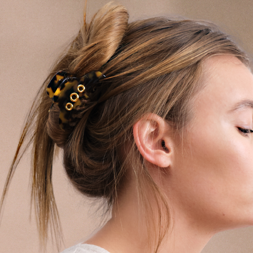 coiffure chic chignon messy bun pince cheveux mauliébris