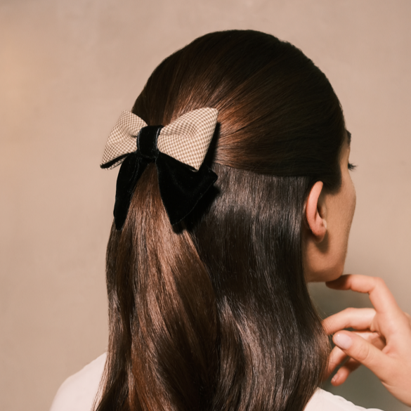 Coiffure chic en demi queue avec barrette noeud de cheveux made in france mauliebris paris