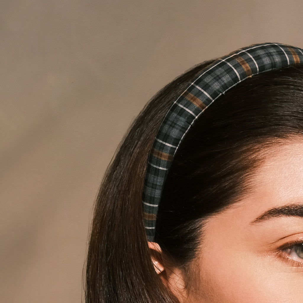 coiffure cheveux dégagés avec un serre tête en popeline mauliébris paris made in france